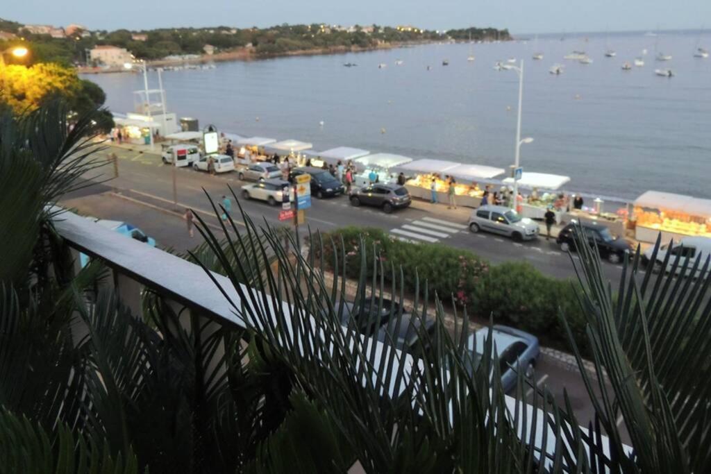 Emplacement Privilegie Pour Ce Bel Appartement Saint-Raphaël Exterior foto
